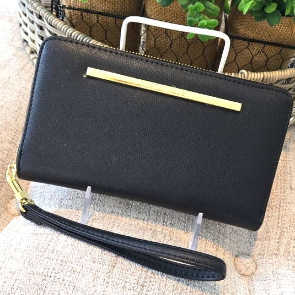 Steve Madden Zip Around Wallet/Wristlet - Picture 1 of 15